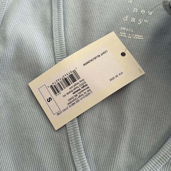 Light blue Ribbed Bodysuit with V-Neck and Snap Closure A new Day S - Picture 4 of 4